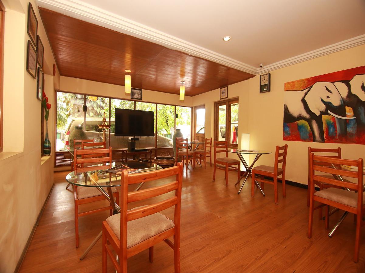 Sn Hotel Munnar Bagian luar foto